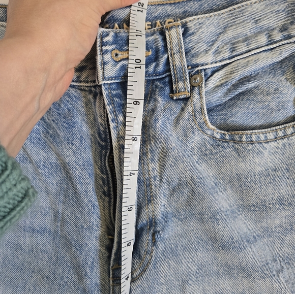 AE Mom jeans distressed acid wash light wash retro 90s y2k jeans size 2/ 27 - Picture 7 of 9